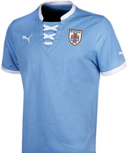 5. Bộ ĐT Uruguay sân nhà: Màu xanh nước biển đơn giản luôn là tông màu chính của mỗi bộ áo đấu của Uruguay, nhưng Puma đã làm cho bộ đồ mới này nổi bật hơn với chiếc cổ áo trắng tạo cảm giác mát mẻ.